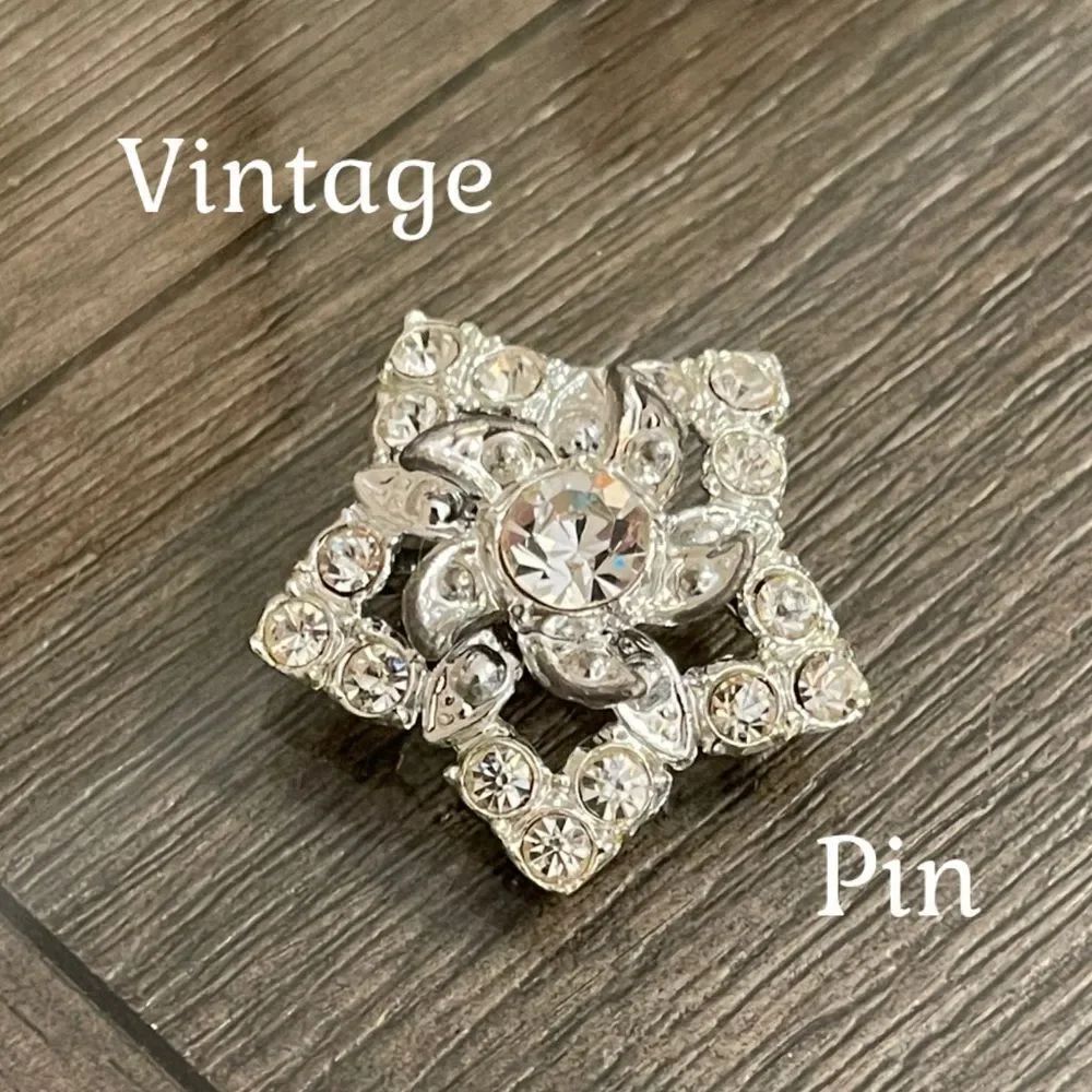 Vintage Star Shaped Silver-tone Rhinestone Crystal Brooch